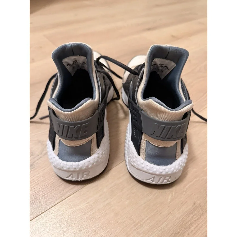 Nike Air Huarache Run Size 9.5 Womens Shoe 634835-019 Oatmeal Grey Running Shoe